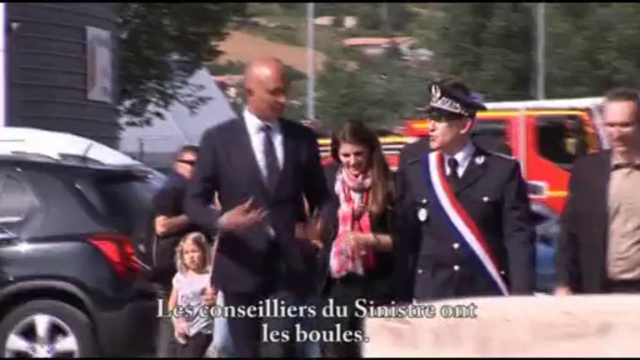 Un Sinistre de l'Intérieur inaugure un stade.  (C'est du déjà vu, Chili, Argentine, et autres dictatures...)