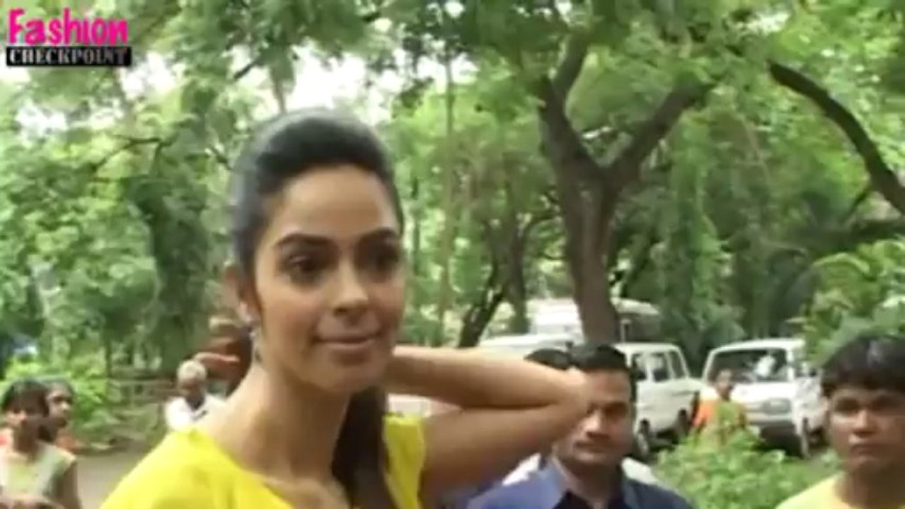Mallika Sherawat COPIES Kareena Kapoor & Katrina Kaif