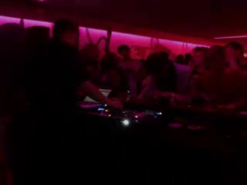 Ryan Hemsworth @ Folie Douce