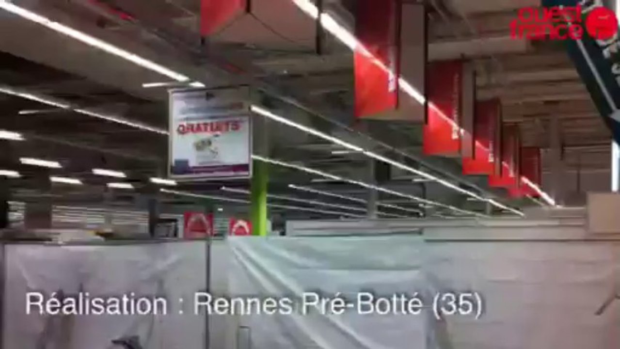 Travaux au Carrefour Alma - L'hypermarché Carrefour a engagé depuis près de trois mois de lourds travaux qui consistent a refaire entièrement les 10 000 m² de surface de vente. A la fermeture des caisses.