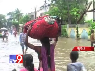 Tải video: Tv9 Gujarat - Heavy downpour cripples South Gujarat