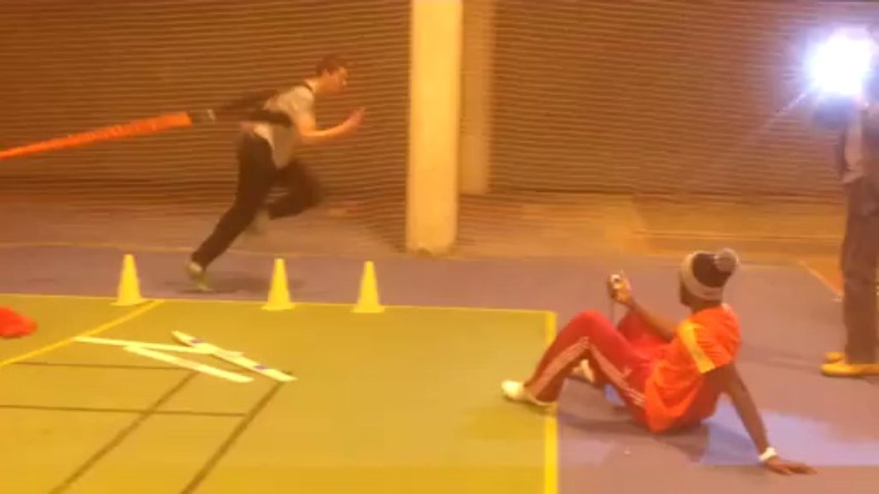 DAVY  ELASTIQUE EN SALLE DYNAMIQUE AU SOL