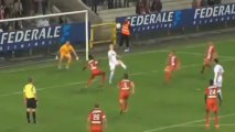 Football : Glenn van der Linden rate son penalty puis réussit un retourné acrobatique