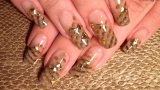 Quick tutorial; Scale inspired nail art design w/ gold studs
