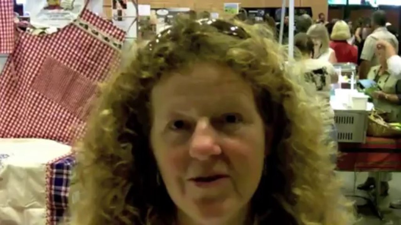 ITW d'Agnès Krencker (confitures du Climont) lors record du monde du plus grand nombre de tartines simultanées battu à Mutzig (Alsace), le 23 septembre 2013