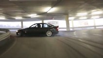 Monter les étages d'un parking en un drift!!! Vive Fast And Furious!!