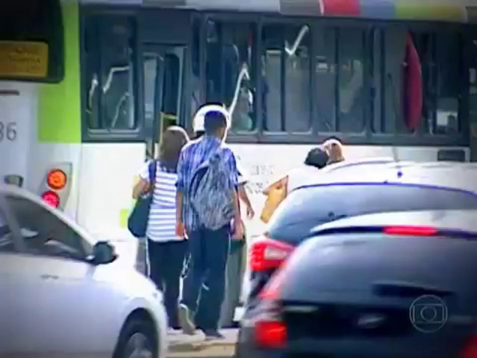 Дете на трицикл се провози по автопат