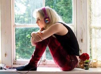 How I Live Now with Saoirse Ronan - Official Trailer