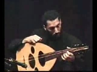 Naseer Shamma avec une main