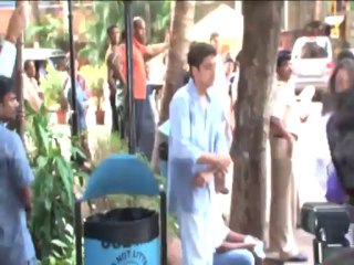 Bollywood graces Madhuri Dixit Father's Prayer Meet