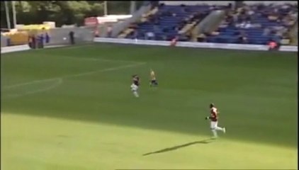 Football : une belle boulette! But contre son camp!