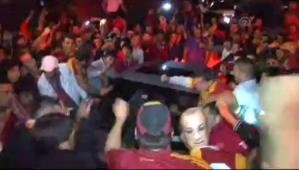 Taraftarlardan Terim'e destek