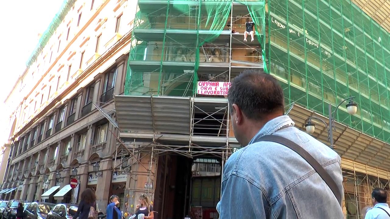 Napoli - Napoli, proteste disoccupati e lavoratori Cub mattinata di fuoco -live- (24.09.13)