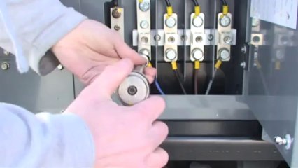 Een stroomaggregaat R33C3 of R44C3 installeren.