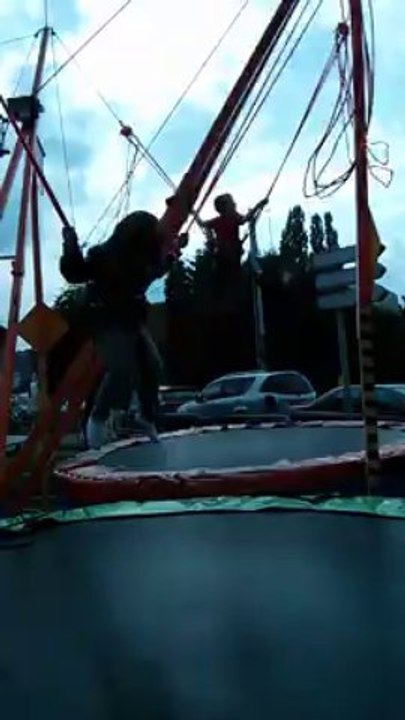 pearl fait du trampoline