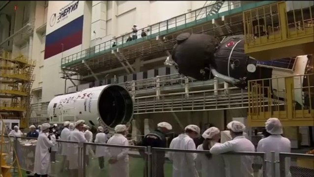 [ISS] Soyuz TMA-10M Encapsulated in Payload Fairing