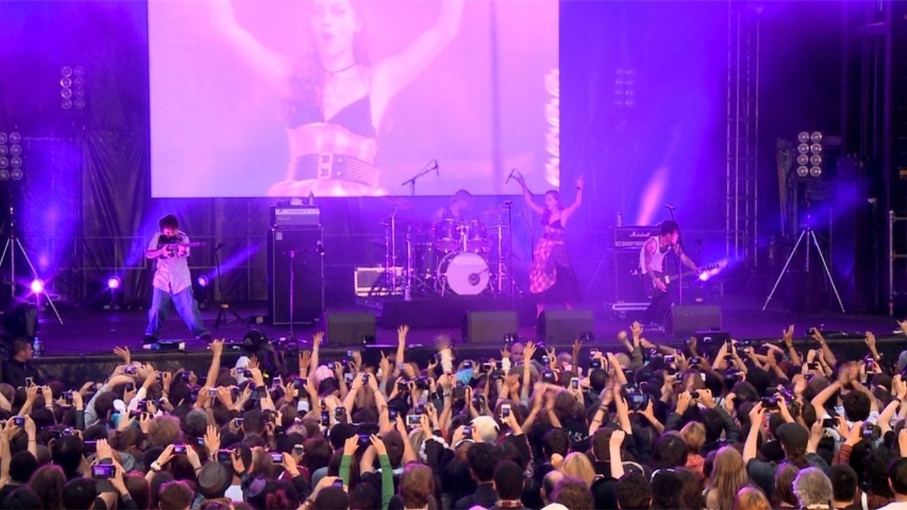 Anna Tsuchiya @ Tokyo crazy kawaii Paris 'rose'