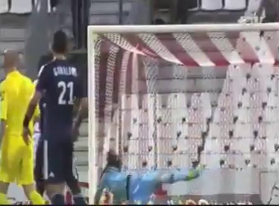 Football : le joli arrêt de Guillermo Ochoa