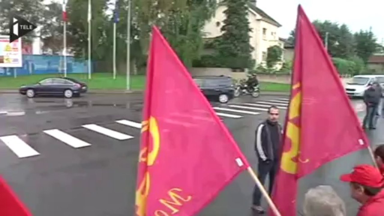 François Hollande sifflé à son arrivée à Florange