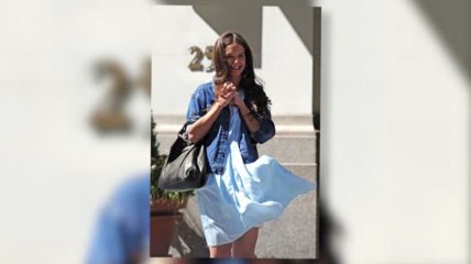 Katie Holmes vit un moment à la Marilyn Monroe