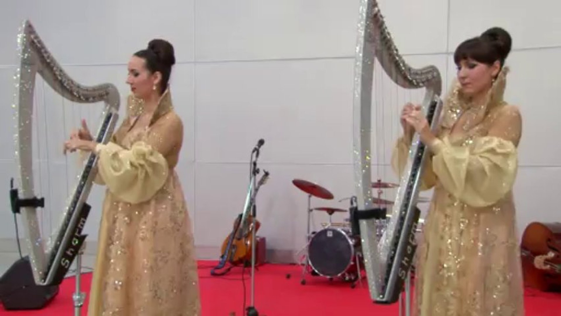 ⁣Electro harp duet sisters - арфистки сестры близняшки играют на электроарфах
