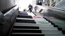 Les escaliers du métro Montgomery transformés en piano