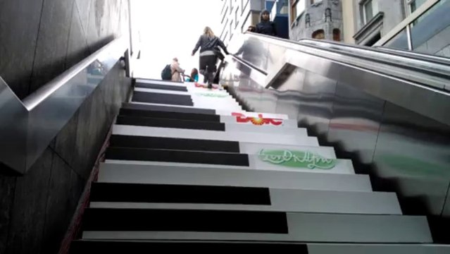 Les escaliers du métro Montgomery transformés en piano