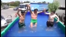Çılgın Oto Yıkamacı Kamyon Kasasını Havuz Yaptı