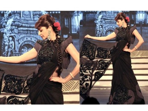 Anushka Sharma Walks The Ramp At late Yash Chopra's Birth Anniversary