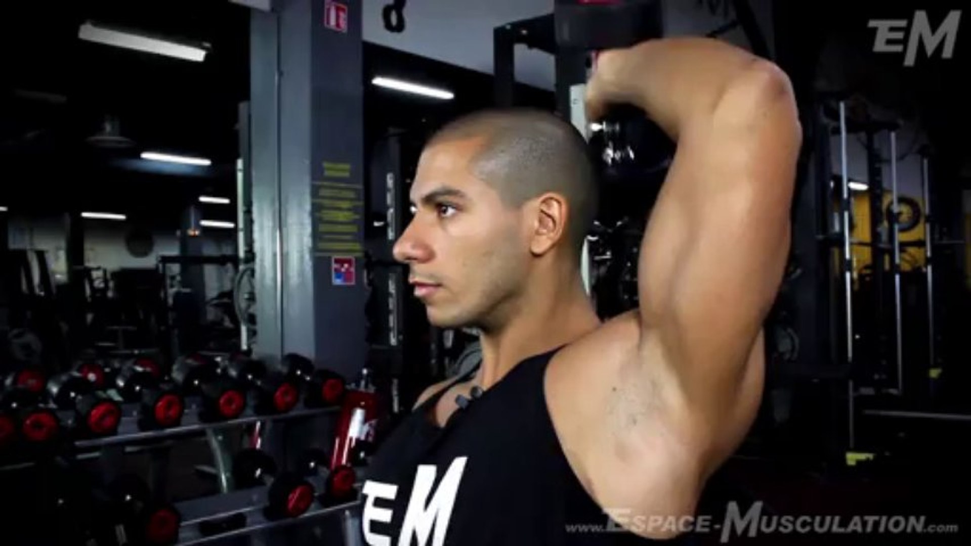 Extension verticale d'un bras avec haltère - Exercice de Musculation  Triceps - Vidéo Dailymotion