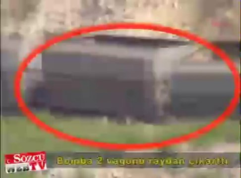 Bomba treni raydan çıkarttı