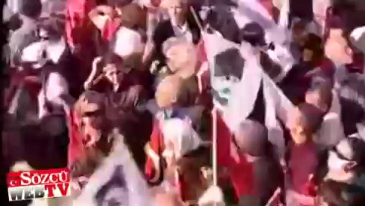 Önlerine gelene biber gazı sıktılar