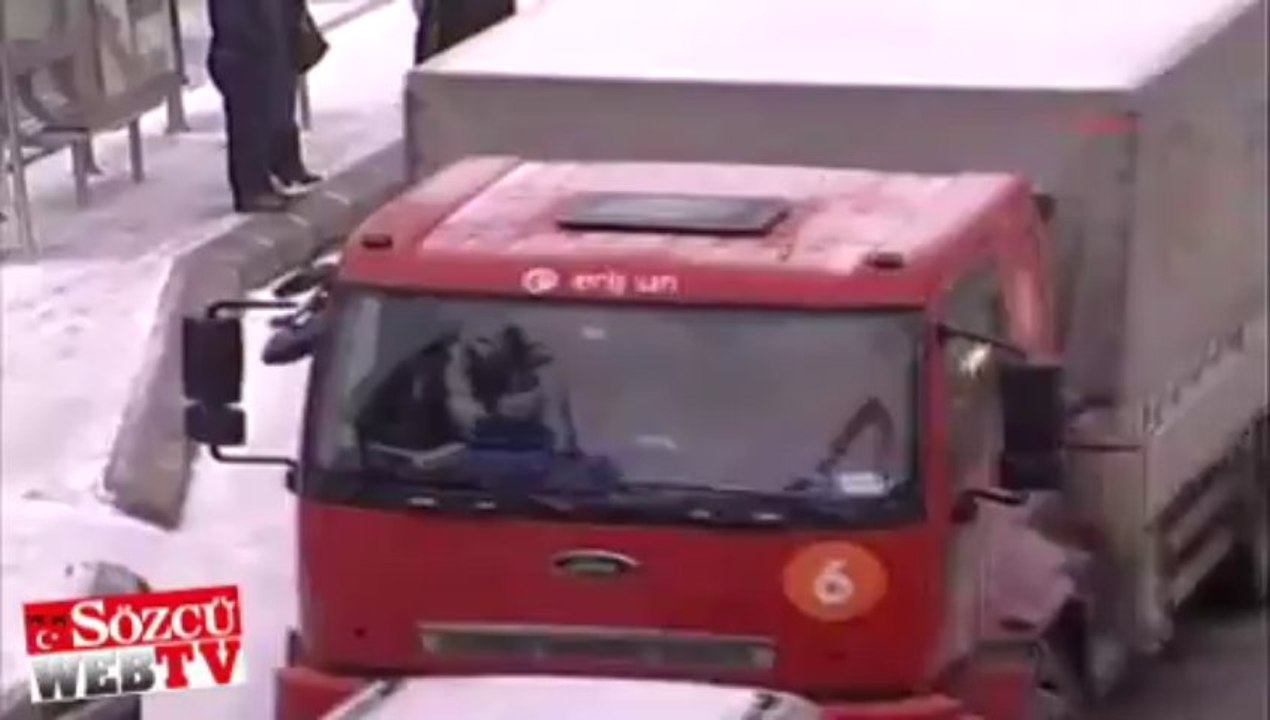 Donan üst geçitte zor anlar