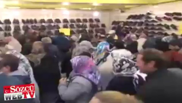 Erzincan’da bir liralık ayakkabı izdihamı