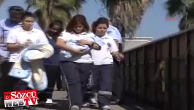 Vicdansızlar bu bebeği yaya geçidine terk ettiler