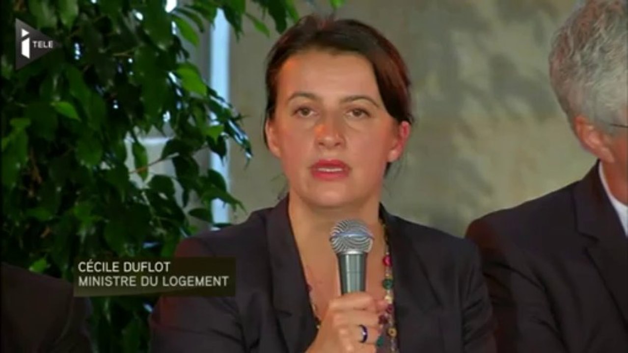 Duflot charge Valls et interpelle Hollande