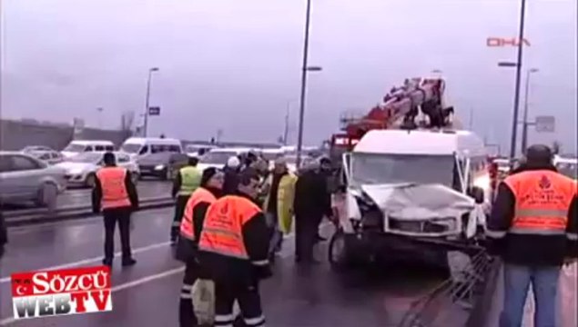 Metrobüs yolunda inanılmaz kaza