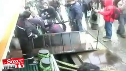 Vapurdan denize böyle düştü