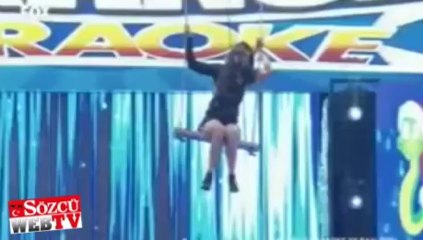 İmkansız Karaoke: Hem ağladı hem söyledi