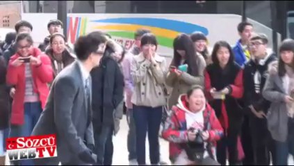 Herkesin içinde diz çöktü ve…