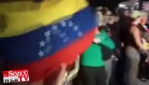 Chavez’in ölümünü bayraklarla kutladılar