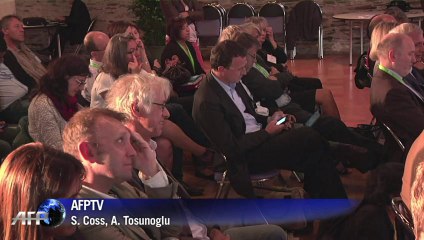 Propos de Valls sur les Roms: Duflot en appelle à Hollande