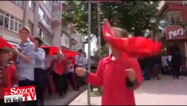 1919 metre uzunluğunda Türk Bayrağı
