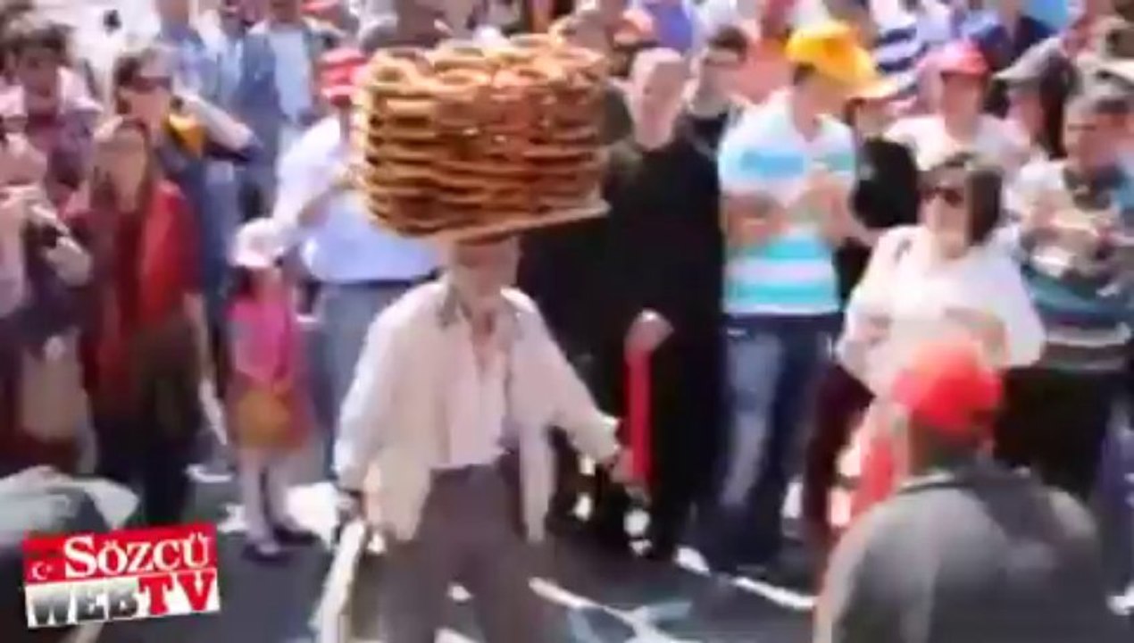 1 Mayıs’a özel Simitci dans şov