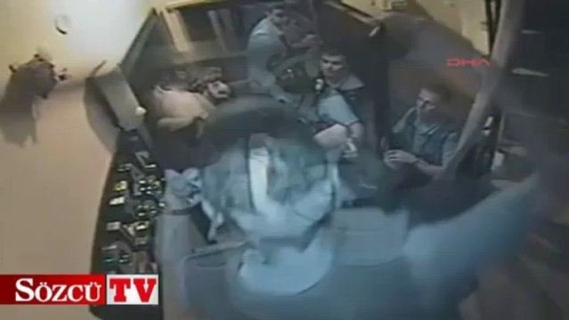 Polis dayağı güvenlik kamerasında