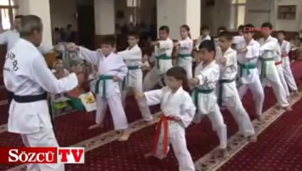 Camii’de karate dersi