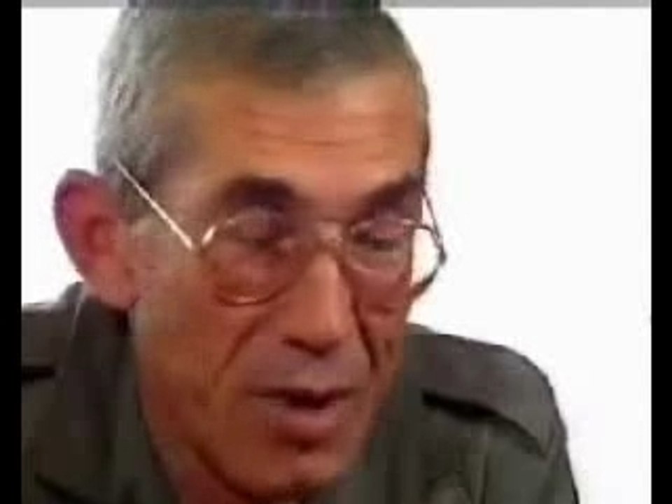 "Coiffez vos képis blancs"