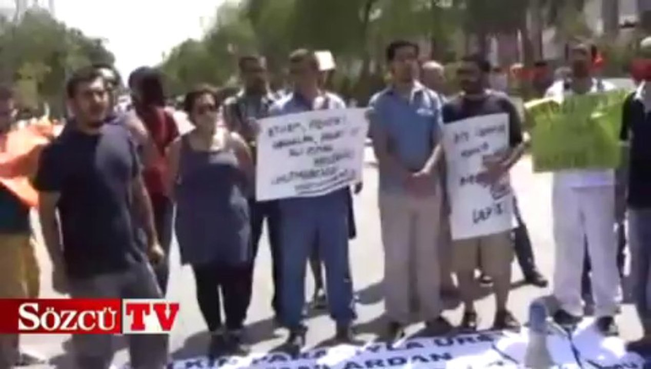 Toma’ya bornozlu protesto