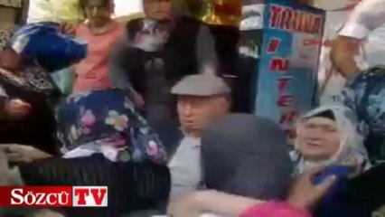 Eyüp Sultan’da para dağıtan adam izdihamı