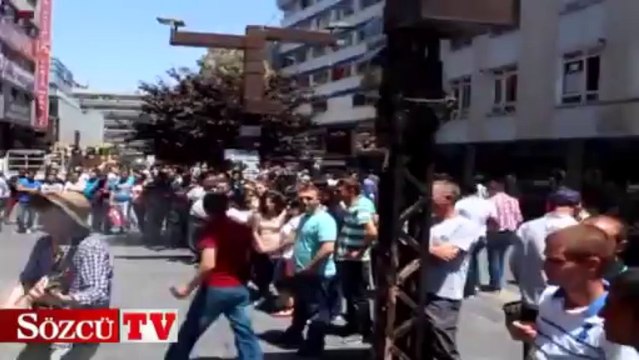 Güney Kore’li gençlerden eylemcilere destek